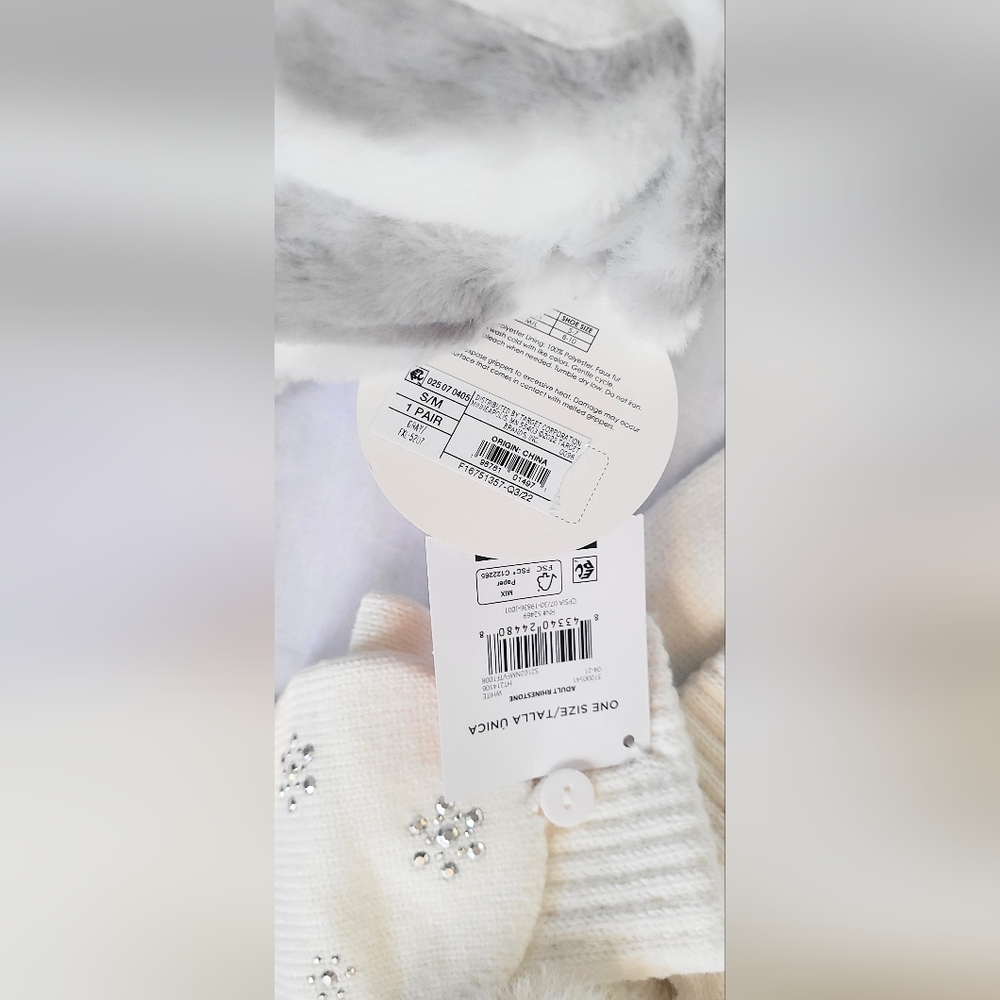 NWT! Cozy Women's Bundle; Beanie, Booties Size (5-7), Gloves Gift Set - Picture 4 of 5